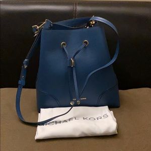 MICHAEL Michael Kors
Mercer Gallery Bucket